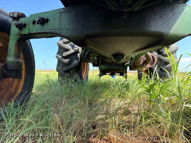 image for item ET0084 John Deere 820 tractor