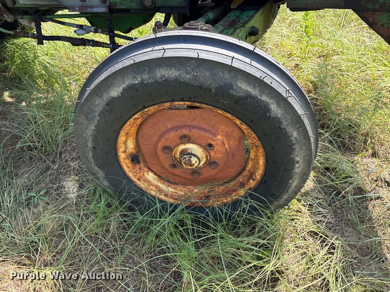 image for item ET0084 John Deere 820 tractor