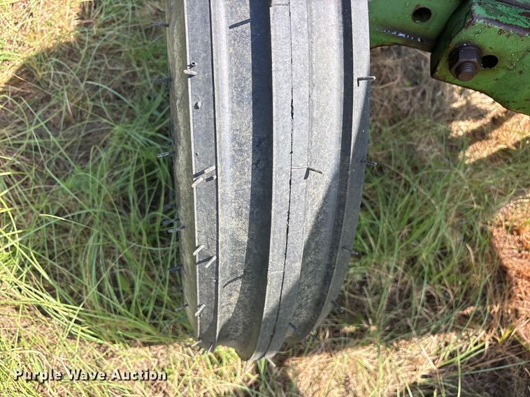 image for item ET0084 John Deere 820 tractor