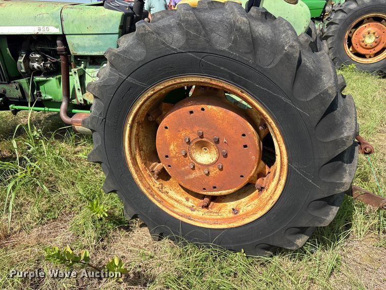 image for item ET0084 John Deere 820 tractor