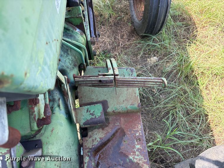 image for item ET0084 John Deere 820 tractor