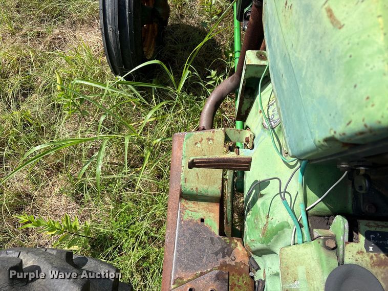 image for item ET0084 John Deere 820 tractor