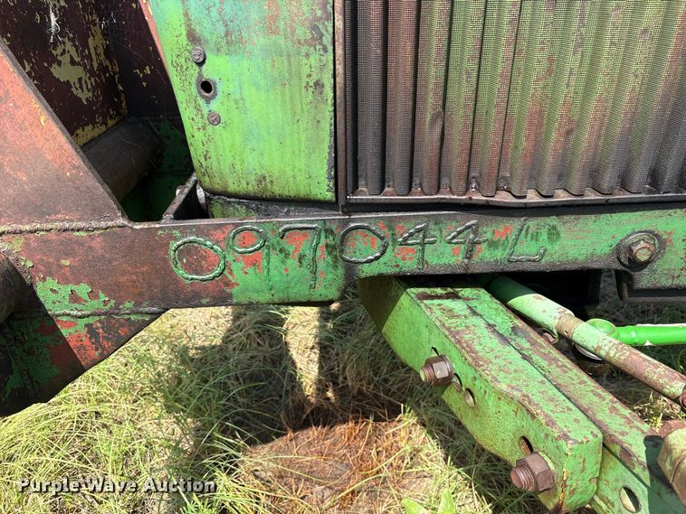 image for item ET0084 John Deere 820 tractor