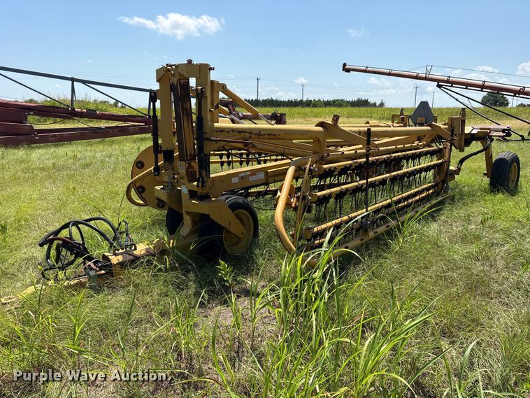 image for item ET0087 2002 Vermeer R28 hay rake