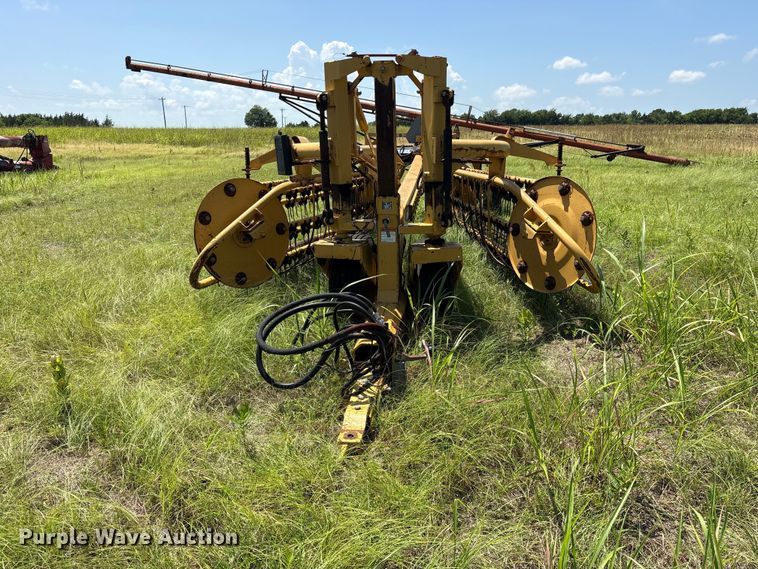 image for item ET0087 2002 Vermeer R28 hay rake