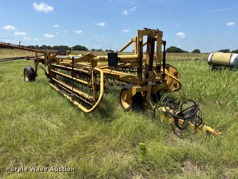 image for item ET0087 2002 Vermeer R28 hay rake