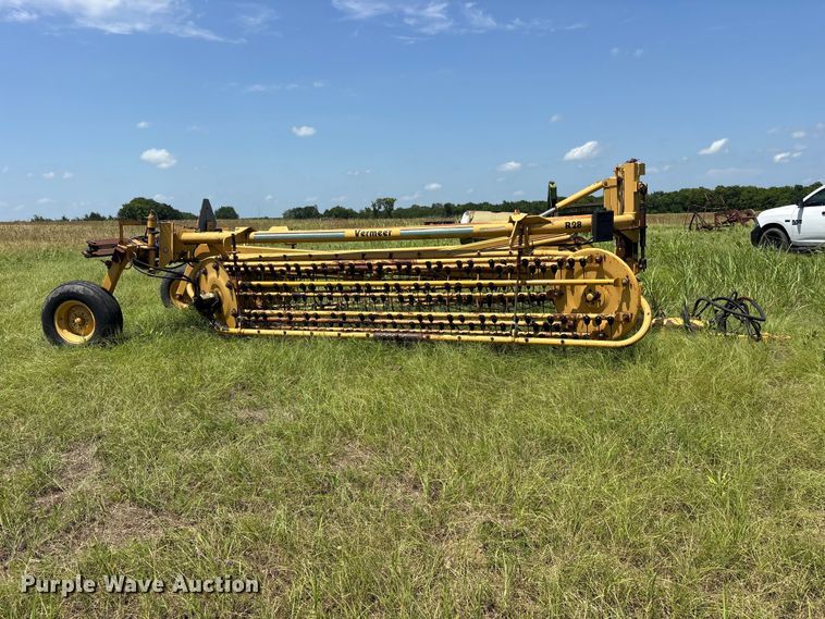 image for item ET0087 2002 Vermeer R28 hay rake