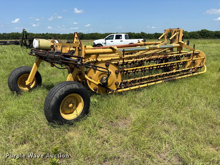 image for item ET0087 2002 Vermeer R28 hay rake