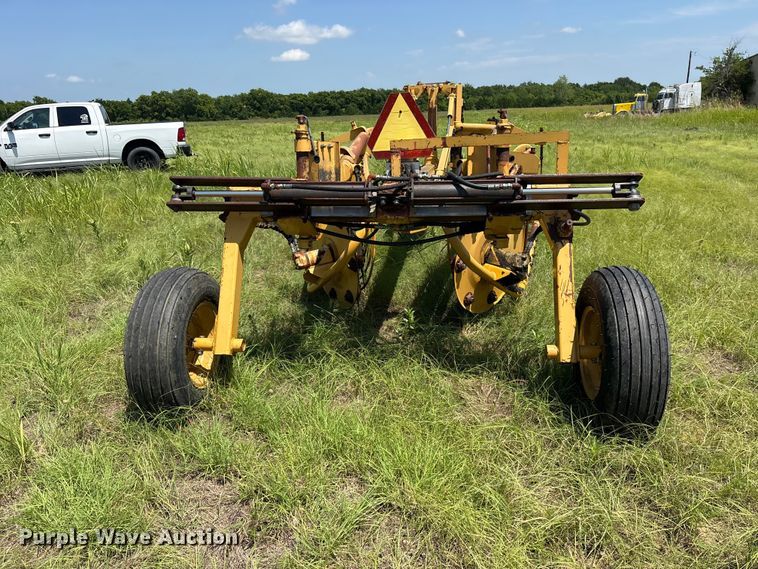 image for item ET0087 2002 Vermeer R28 hay rake