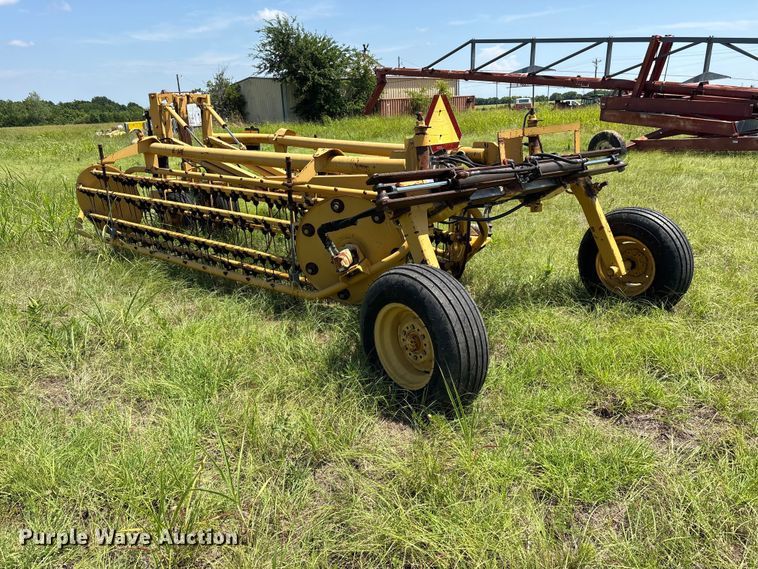 image for item ET0087 2002 Vermeer R28 hay rake