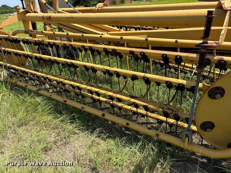 image for item ET0087 2002 Vermeer R28 hay rake