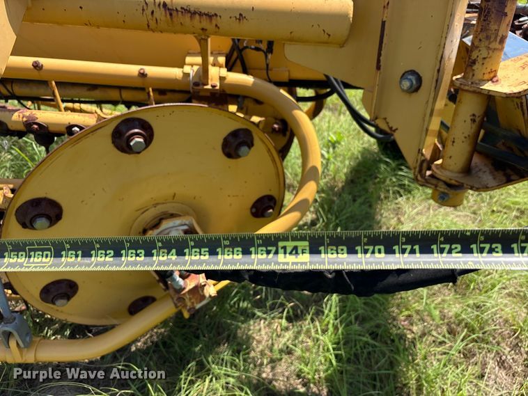 image for item ET0087 2002 Vermeer R28 hay rake