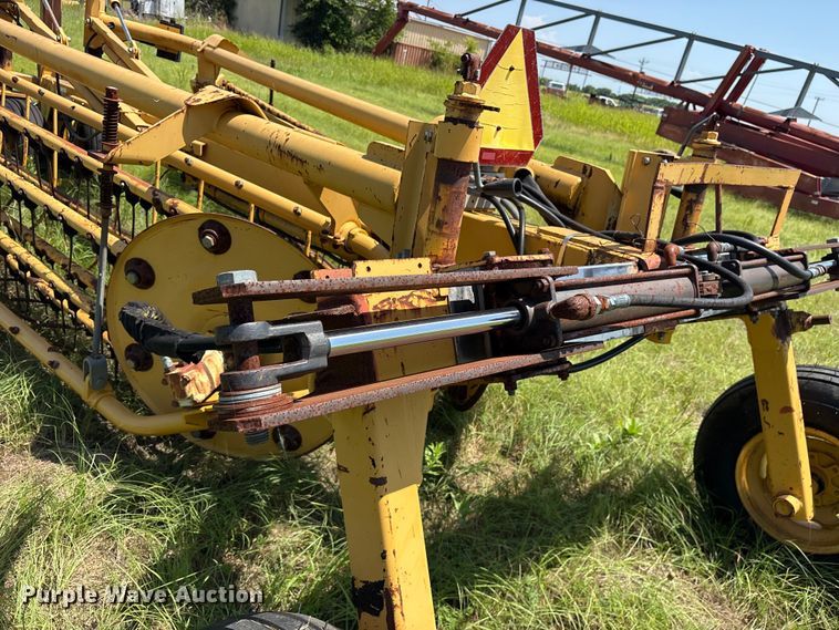 image for item ET0087 2002 Vermeer R28 hay rake