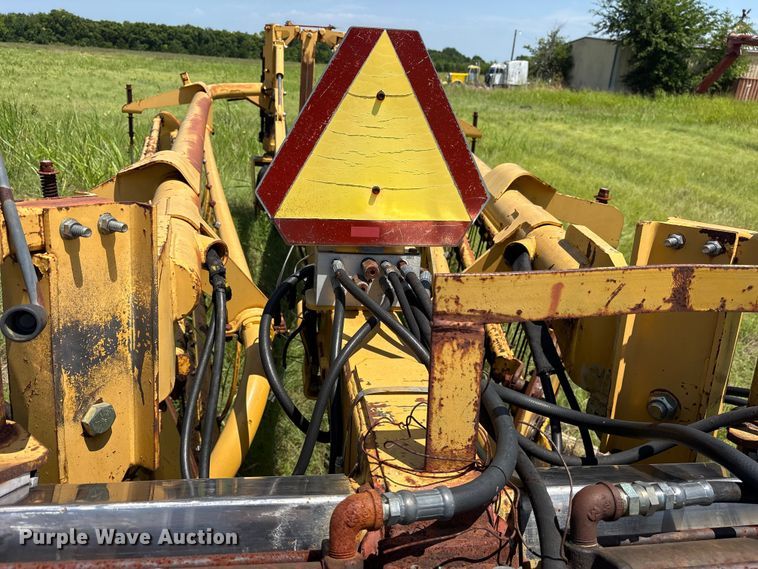 image for item ET0087 2002 Vermeer R28 hay rake