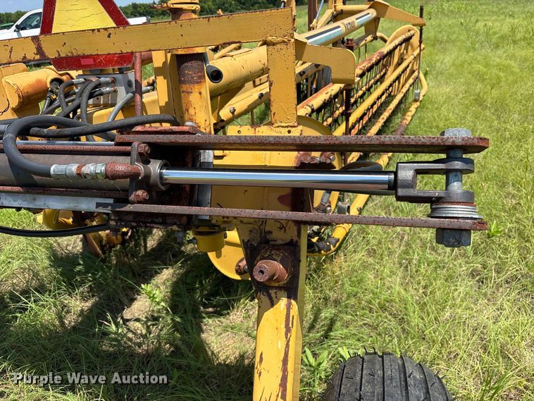 image for item ET0087 2002 Vermeer R28 hay rake