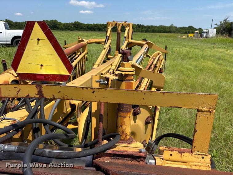 image for item ET0087 2002 Vermeer R28 hay rake
