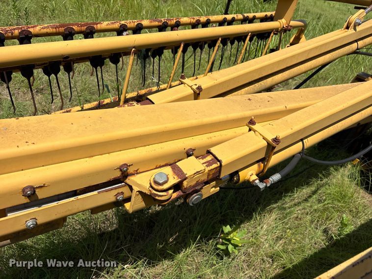 image for item ET0087 2002 Vermeer R28 hay rake