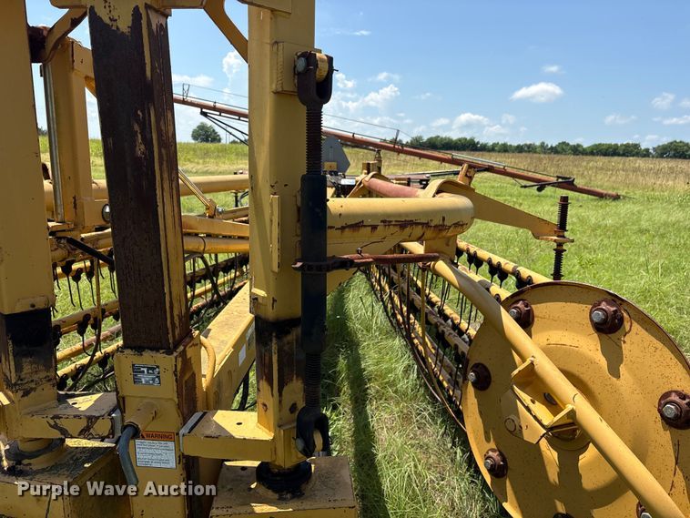 image for item ET0087 2002 Vermeer R28 hay rake