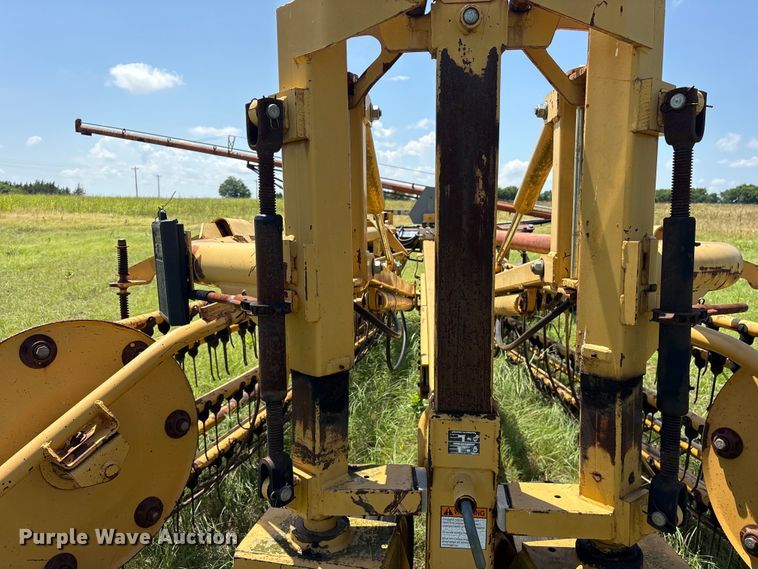 image for item ET0087 2002 Vermeer R28 hay rake
