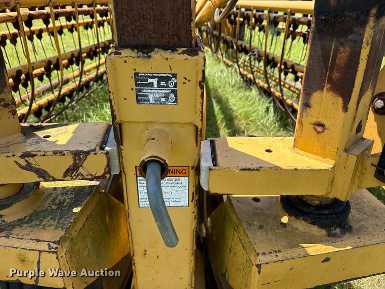 image for item ET0087 2002 Vermeer R28 hay rake