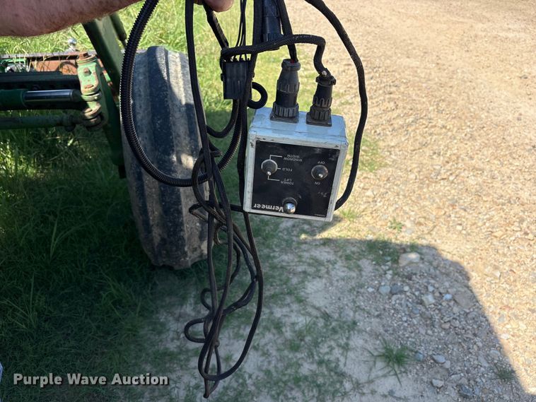 image for item ET0087 2002 Vermeer R28 hay rake