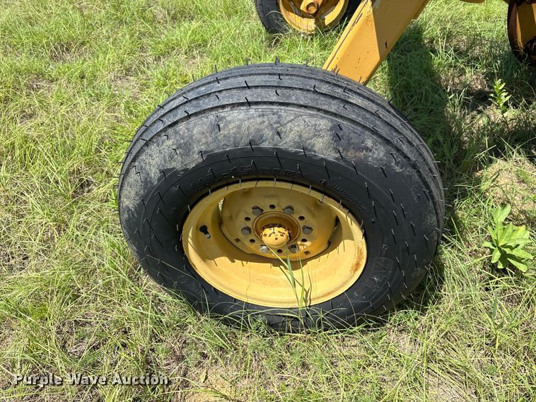 image for item ET0087 2002 Vermeer R28 hay rake