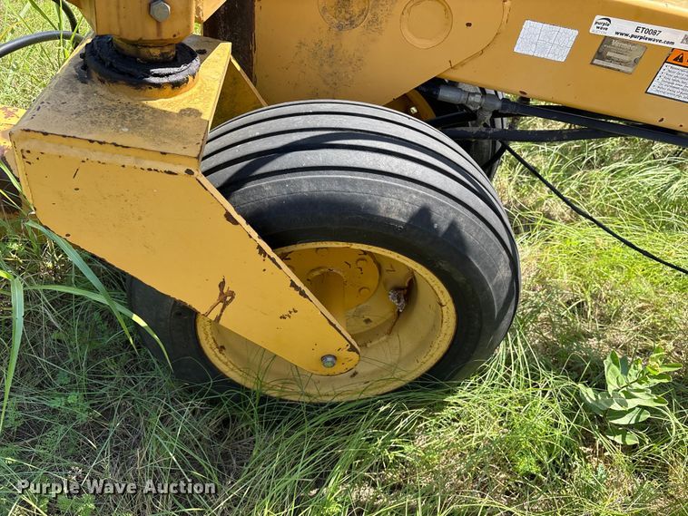 image for item ET0087 2002 Vermeer R28 hay rake