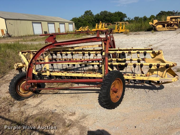 image for item ET0089 1991 New Holland 258 hay rake