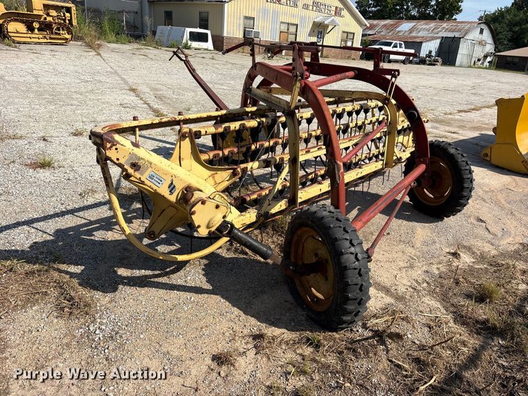 image for item ET0089 1991 New Holland 258 hay rake
