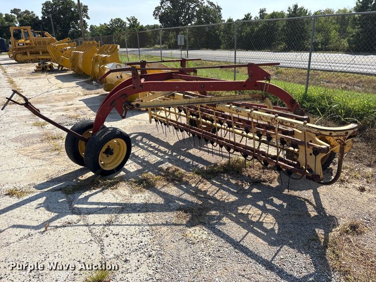 image for item ET0089 1991 New Holland 258 hay rake