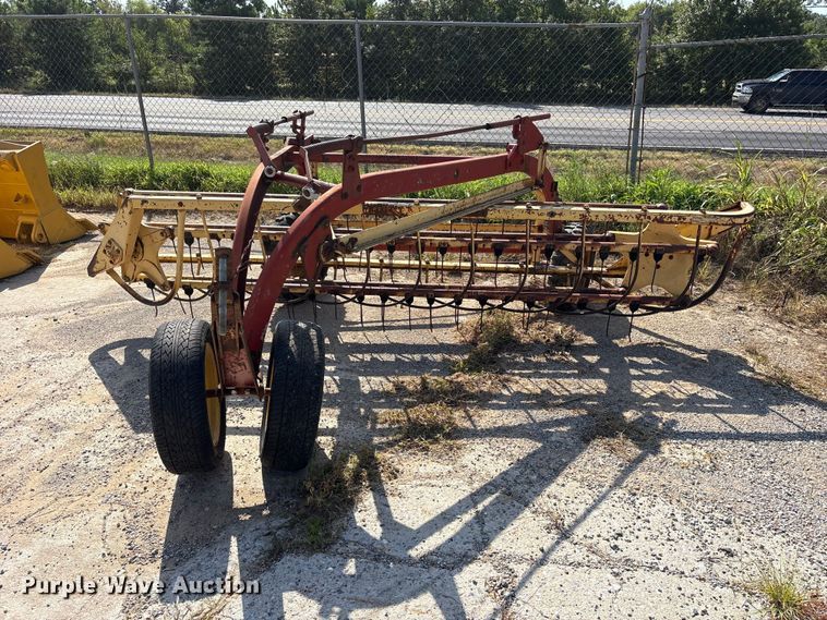image for item ET0089 1991 New Holland 258 hay rake