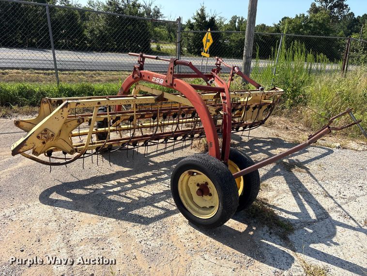 image for item ET0089 1991 New Holland 258 hay rake