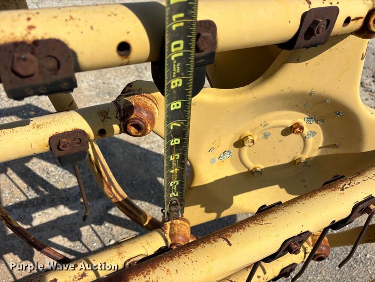 image for item ET0089 1991 New Holland 258 hay rake
