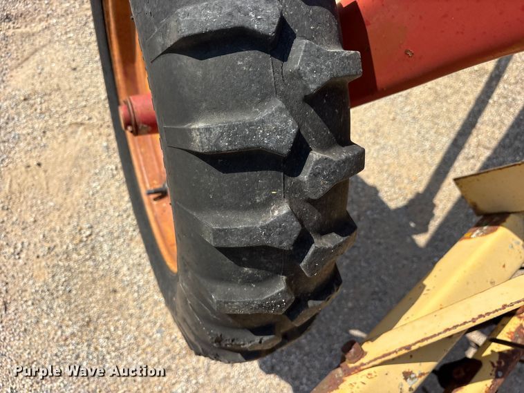 image for item ET0089 1991 New Holland 258 hay rake