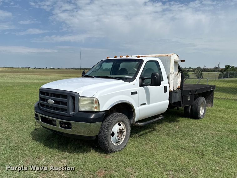 2005 Ford F350 Super Duty bale bed pickup truck