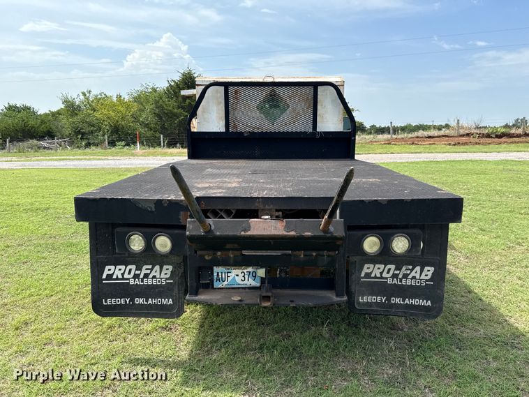 image for item ET6393 2005 Ford F350 Super Duty bale bed pickup truck