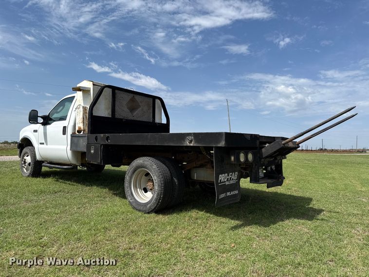 image for item ET6393 2005 Ford F350 Super Duty bale bed pickup truck