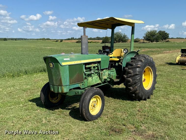image for item ET6435 1975 John Deere 2030 tractor