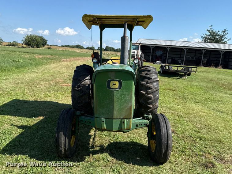 image for item ET6435 1975 John Deere 2030 tractor