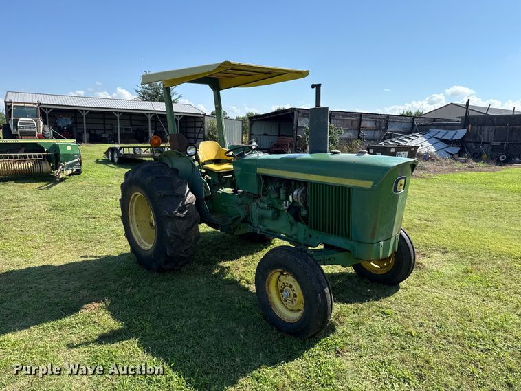 image for item ET6435 1975 John Deere 2030 tractor