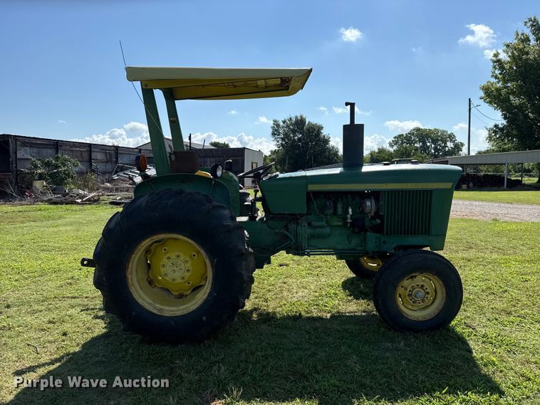 image for item ET6435 1975 John Deere 2030 tractor