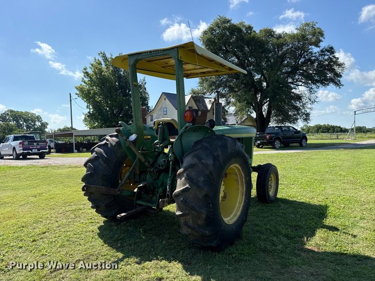 image for item ET6435 1975 John Deere 2030 tractor
