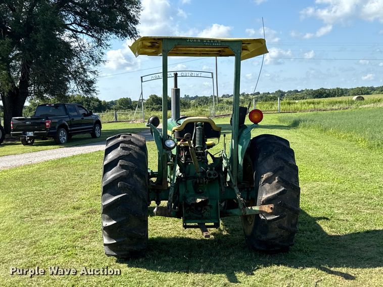 image for item ET6435 1975 John Deere 2030 tractor