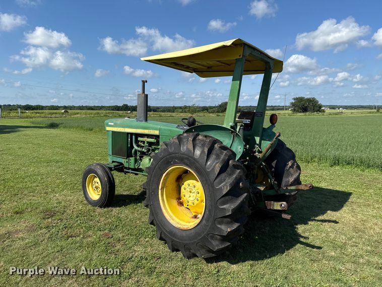 image for item ET6435 1975 John Deere 2030 tractor