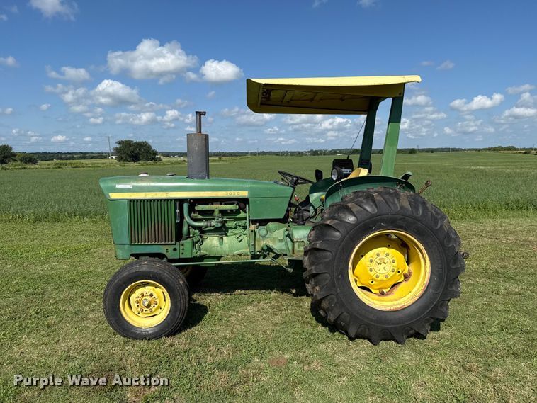 image for item ET6435 1975 John Deere 2030 tractor