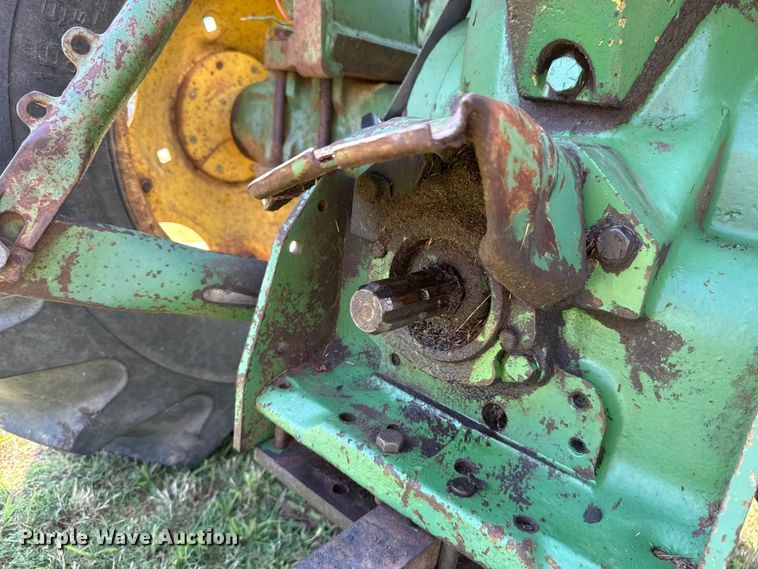 image for item ET6435 1975 John Deere 2030 tractor