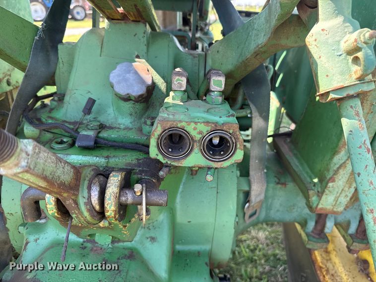 image for item ET6435 1975 John Deere 2030 tractor