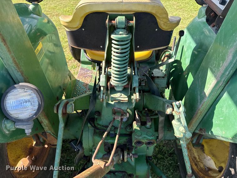 image for item ET6435 1975 John Deere 2030 tractor