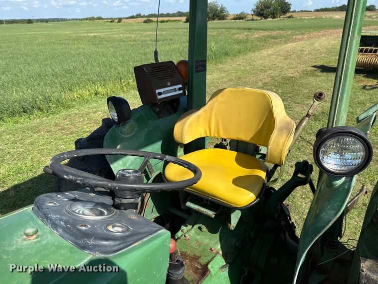 image for item ET6435 1975 John Deere 2030 tractor