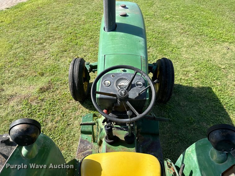 image for item ET6435 1975 John Deere 2030 tractor